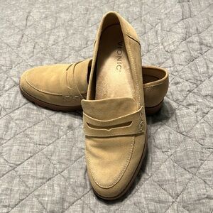 Vionic EUC size 8.5 women’s shoeses
